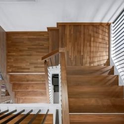 Solid timber tread staircase